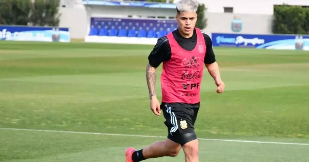 El delantero entrenando en la Sub-20