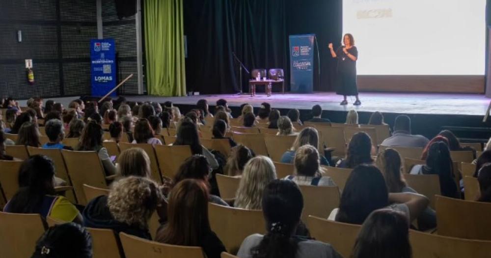 Maacutes de 400 docentes participaron de una jornada contra el bullying