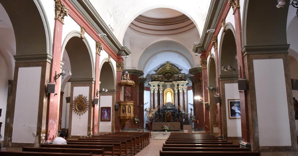 La imagen de la Virgen María en madera fue donada por Juana Zorrilla de Grigera