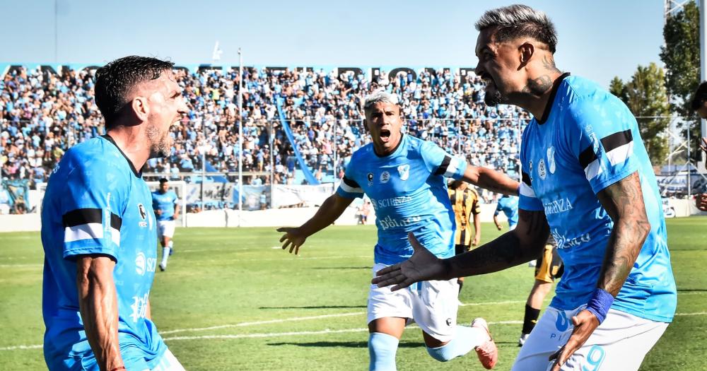 El Gasolero sumó de a tres en su estreno en el Estadio Alfredo Beranger