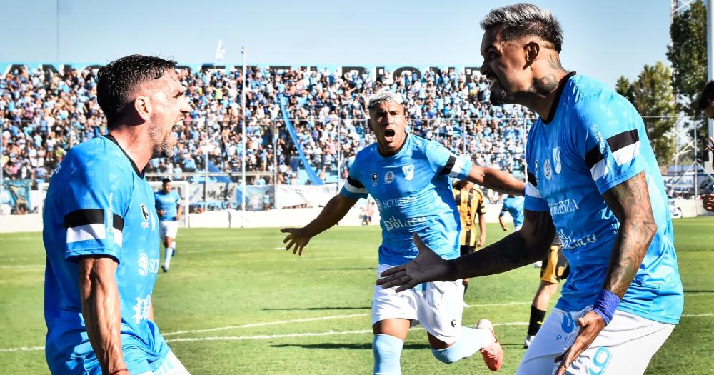 El Gasolero sumó de a tres en su estreno en el Estadio Alfredo Beranger