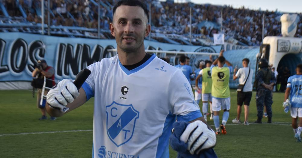 El arquero de Temperley destacó el primer partido de local en el estadio Alfredo Beranger