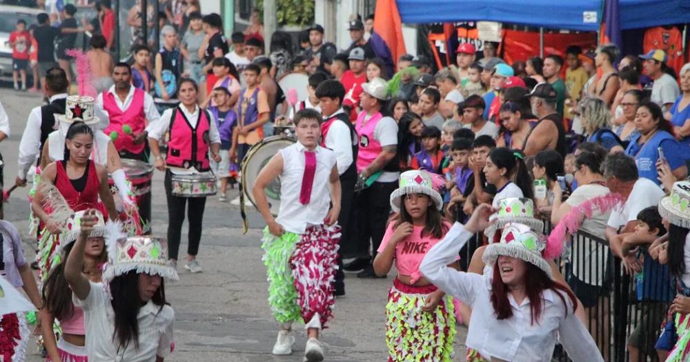 Los Caprichosos de Llavallol Tumbados de la Risa y murgas invitadas