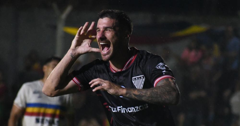 Pereira celebra el gol que le dio el triunfo a Los Andes ante Colegiales