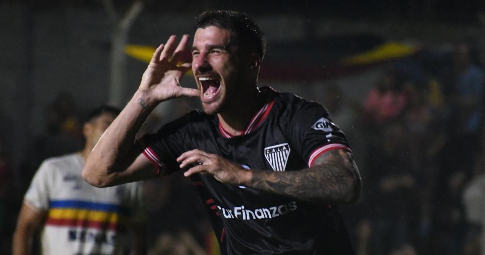 Pereira celebra el gol que le dio el triunfo a Los Andes ante Colegiales