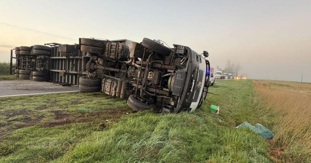 Así quedó el camión tras el accidente