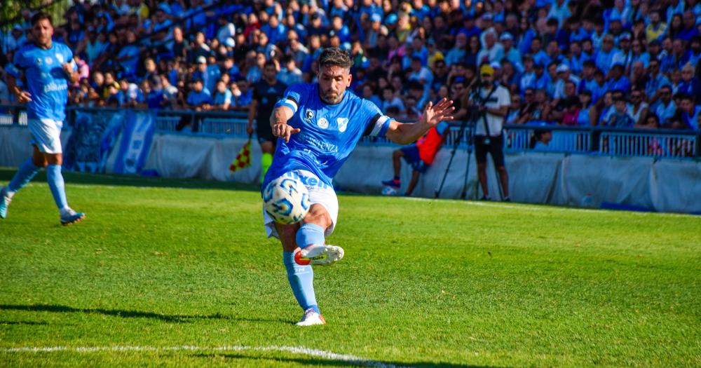 Gabriel Hauche uno de los ídolos que regresaron a Temperley