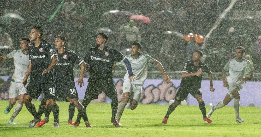 Cundo vuelven a jugar su partido suspendido Banfield e Independiente