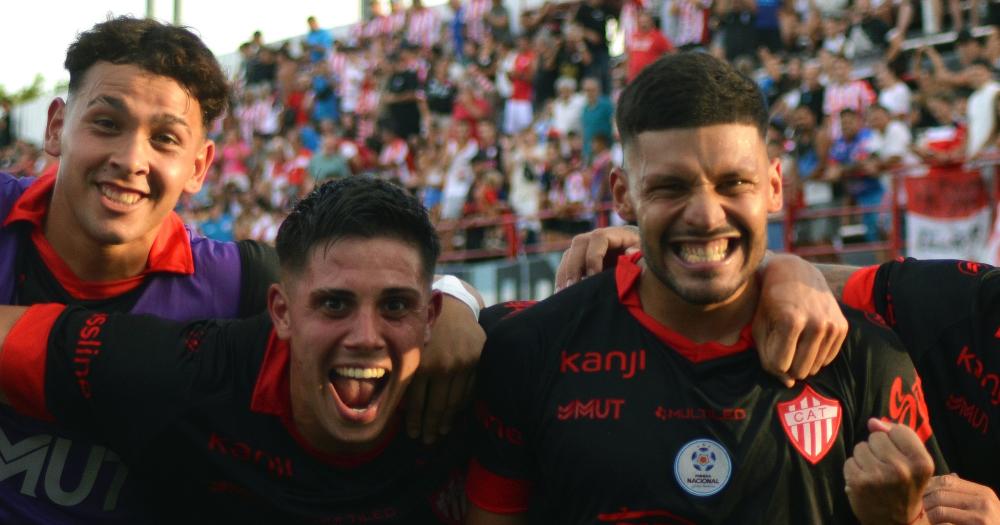 Franco Vedoya selló el 2-0 en Escalada