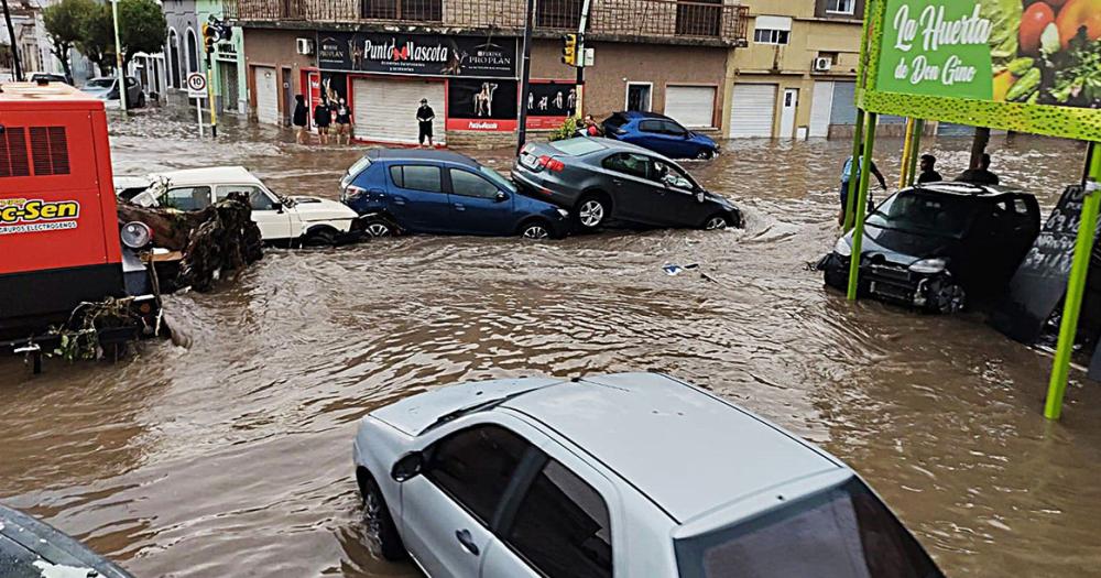 Cayeron 400 milímetros de agua casi lo que llueve en un año en Bahía Blanca