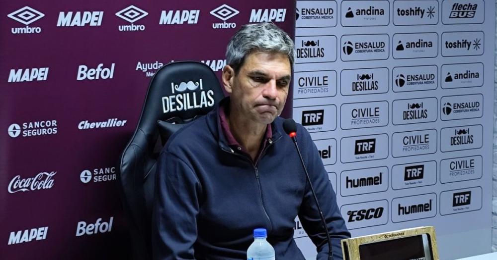 Mauricio Pellegrino se mostró preocupado por el presente de Lanús