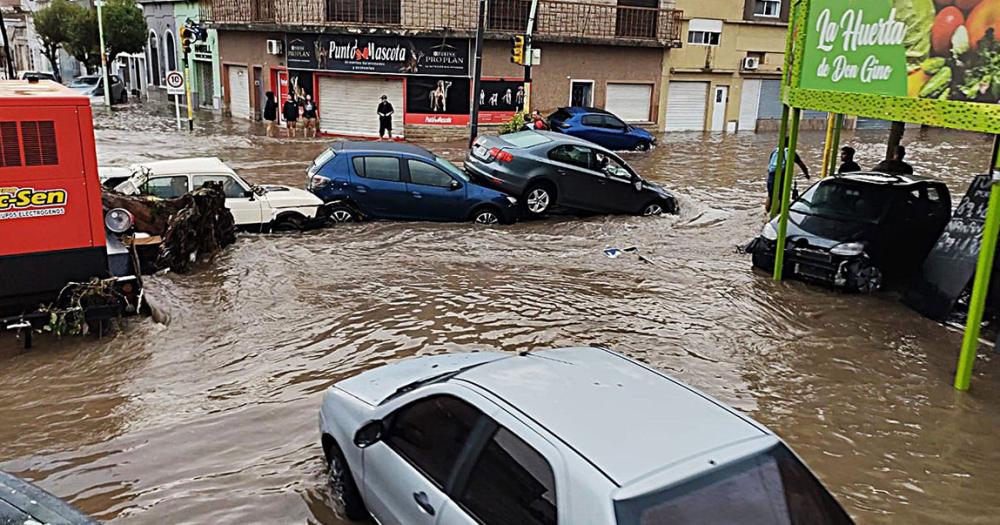 Cayeron 400 milímetros de agua casi lo que llueve en un año en Bahía Blanca