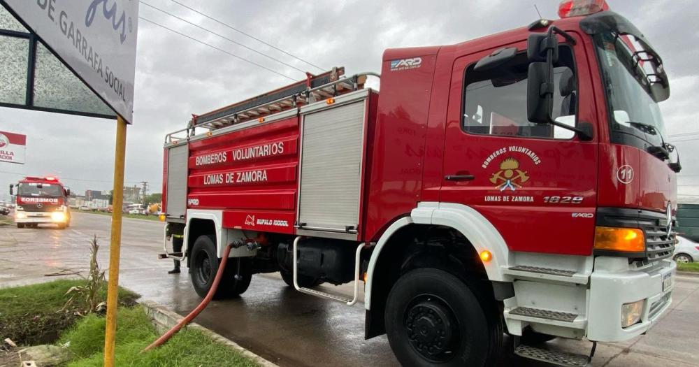 Los Bomberos de Lomas trabajaron en el lugar