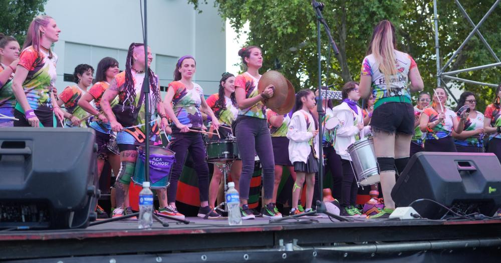 El Festival de las Mujeres convocó a miles de personas en la Plaza Grigera