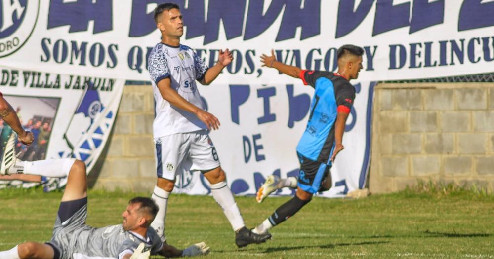 Jonathan Cañete anotó el gol del triunfo de Brown de Adrogué