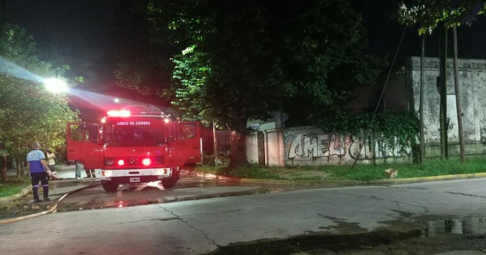 Los Bomberos de Lomas trabajaron en el lugar