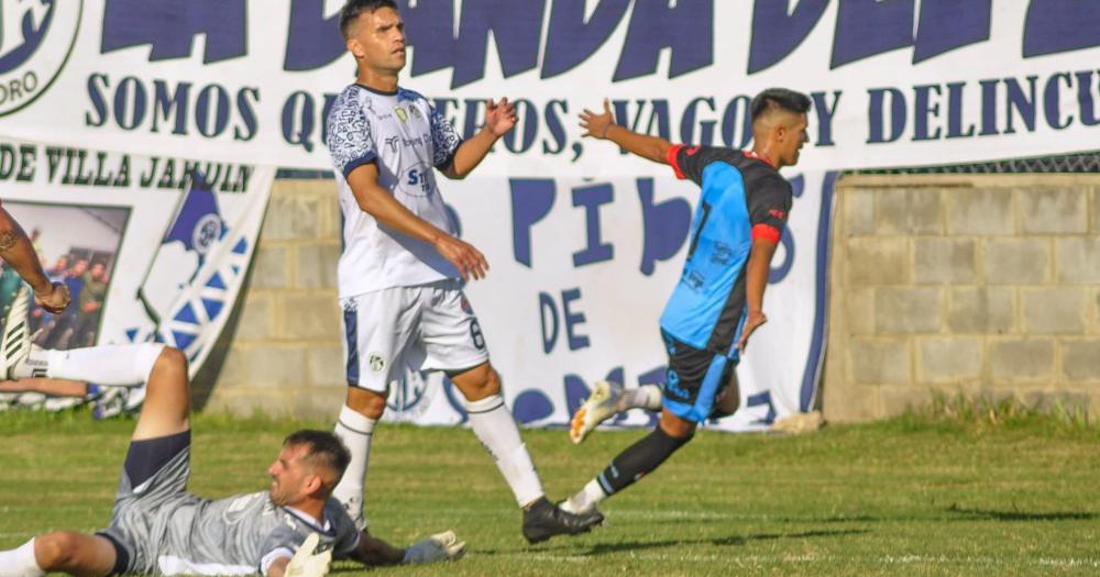 Jonathan Cañete anotó el gol del triunfo de Brown de Adrogué