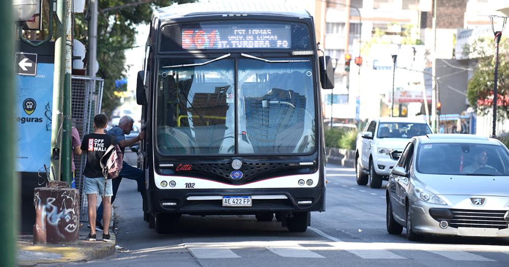 Confirman que los colectivos van a adherirse al paro general convocado por la CGT