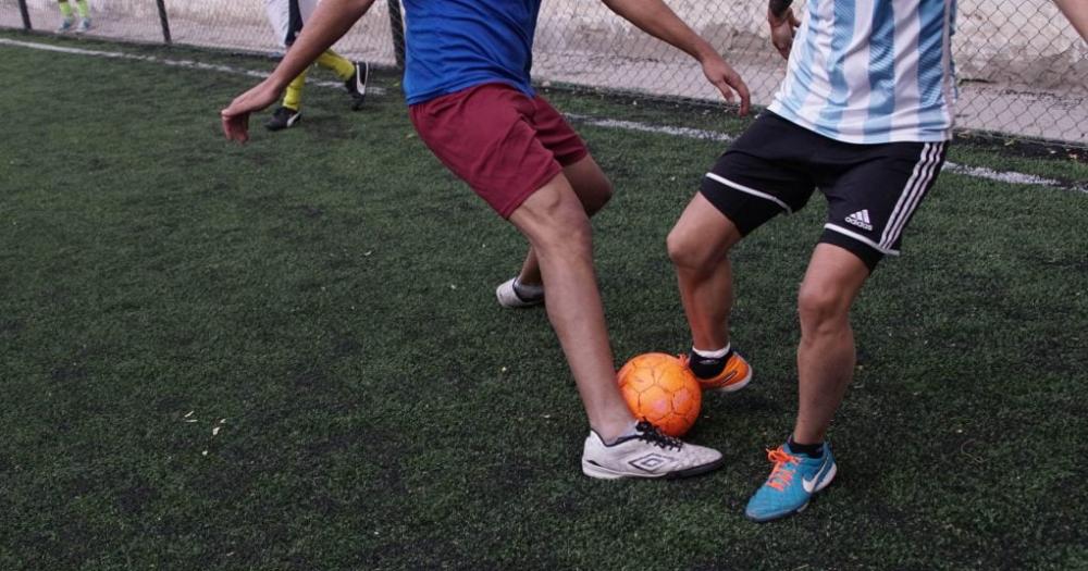 El vecino usó Facebook para convocar jugadores para un partido de fútbol entre amigos