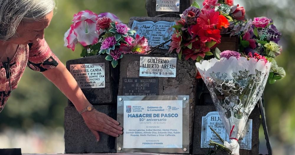 En el Cementerio de Lomas colocaron una placa en recuerdo de las nueve víctimas