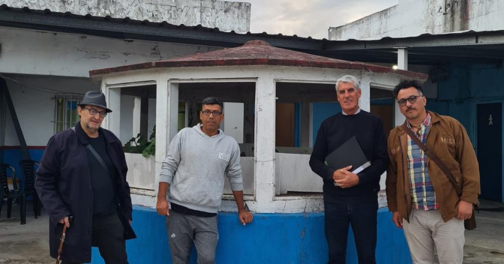 El Club Agua Mineral de Villa Albertina cuenta con una vertiente que perteneció a la antigua fbrica de producción de agua de mesa