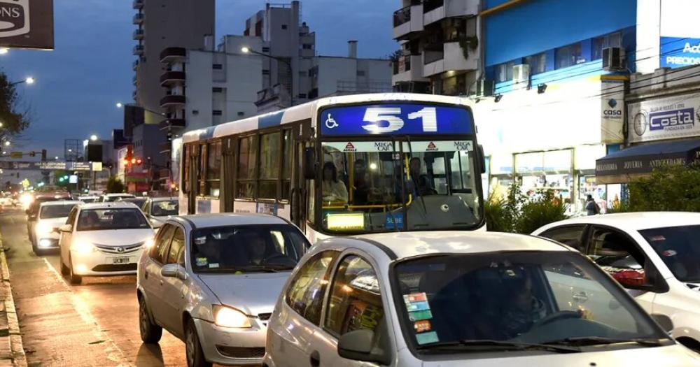 La UTA se baja del paro de la CGT y el 10 de abril habraacute colectivos