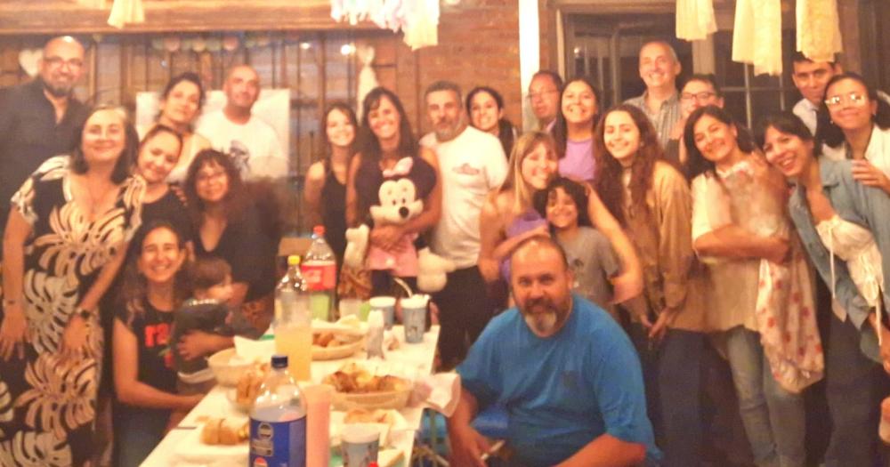 Las familias de abrigo se reúnen para comentar sus experiencias y ayudarse entre todos