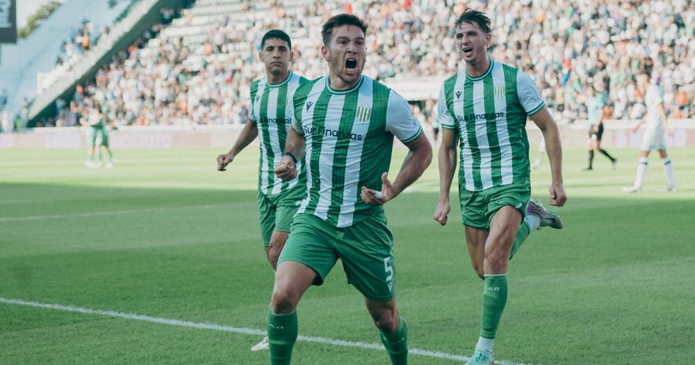 Martín Rio con dos goles fue la gran figura en el triunfo de Banfield