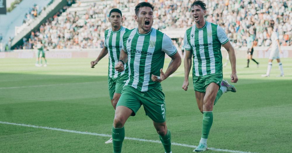Martín Rio con dos goles fue la gran figura en el triunfo de Banfield