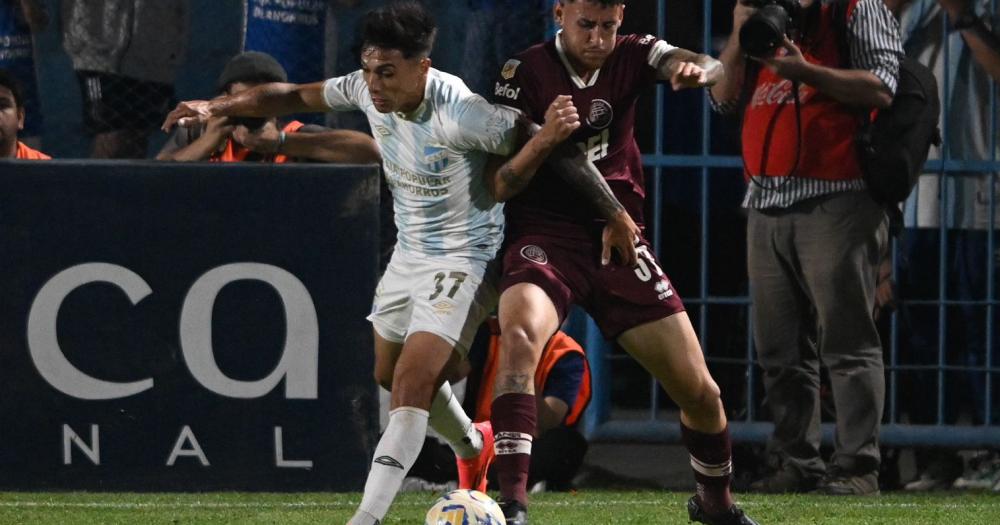 Lanús y Atlético Tucumn en el estadio José Fierro