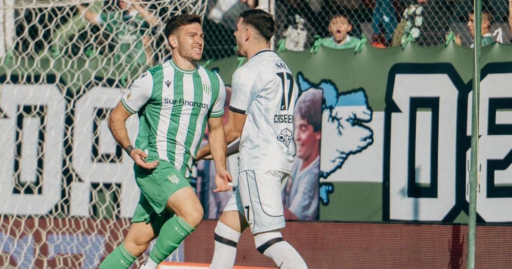 Martín Río anotó dos goles en el último triunfo de Banfield