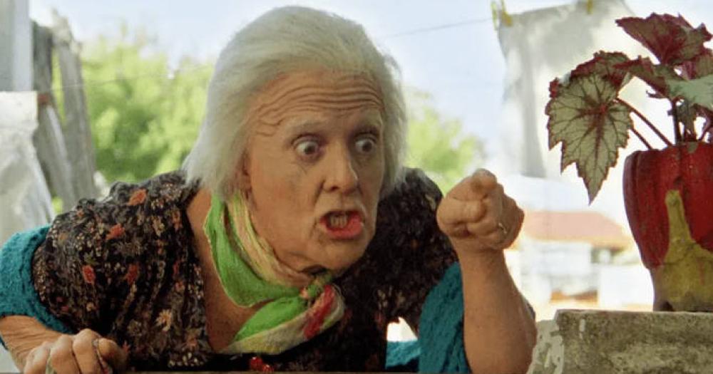 Antonio Gasalla como Mam Cora en Esperando la Carroza