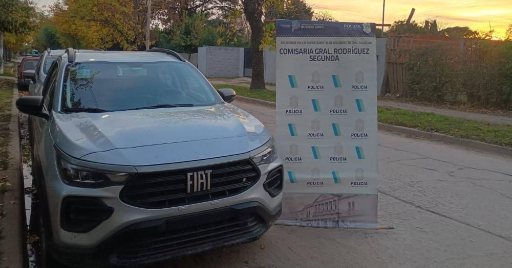 El auto que le habían robado al policía de Lomas