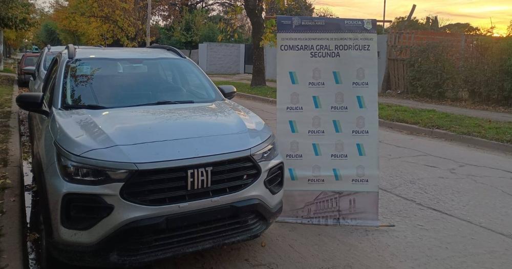 El auto que le habían robado al policía de Lomas