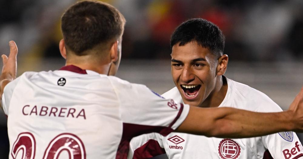 Agustín Medina festeja en Arequipa