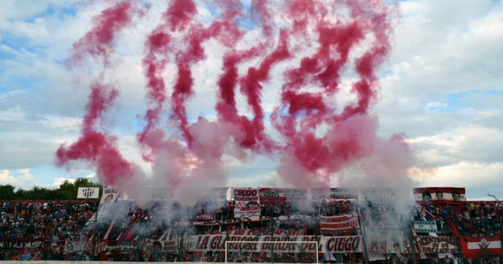 La gente de Talleres copando el estadio Pablo Comelli