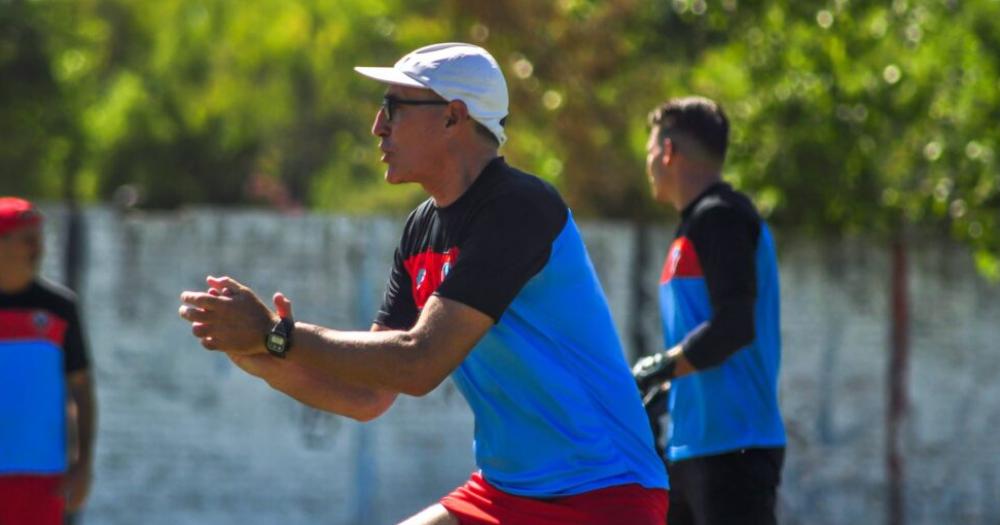 Brown de Adrogué y un partido polémico en su estadio