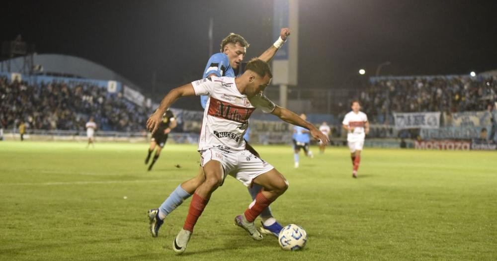 Temperley no gana ni con ventaja- Morón se lo empató con uno menos y casi se lo gana