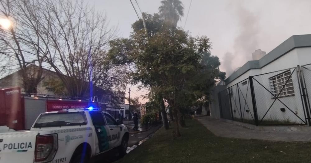 Bomberos Emergencias Lomas y la Policía trabajaron en el lugar