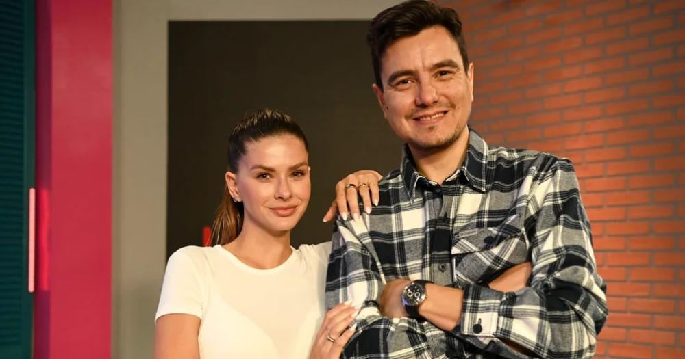 La China Surez con el periodista Gustavo Méndez