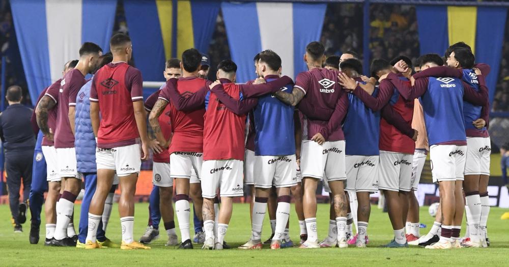 Un defensor tiene que regresar a Lanús