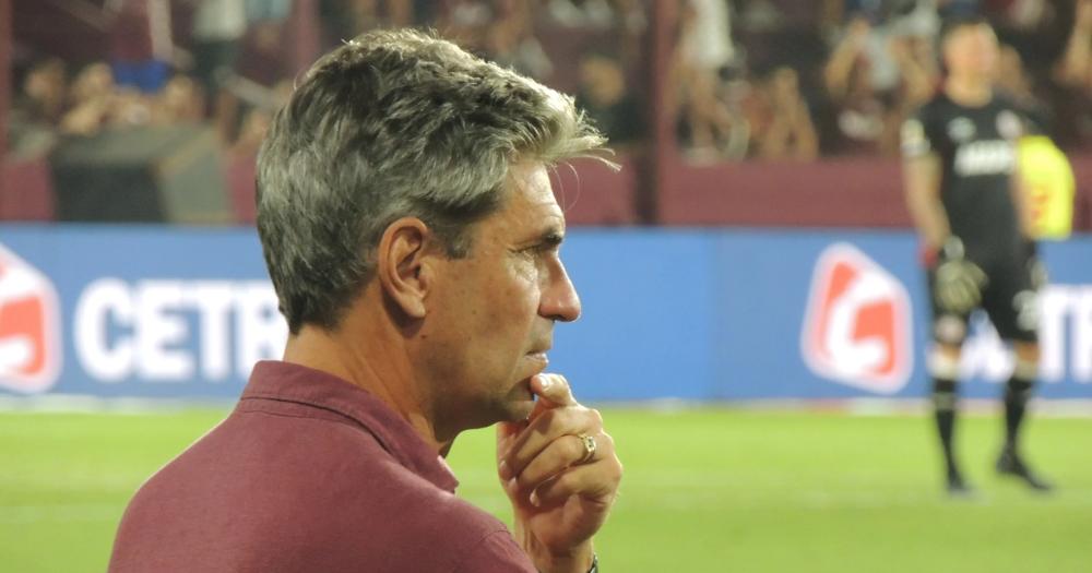 El entrenador de Lanús ya piensa en el duelo copero del próximo miércoles