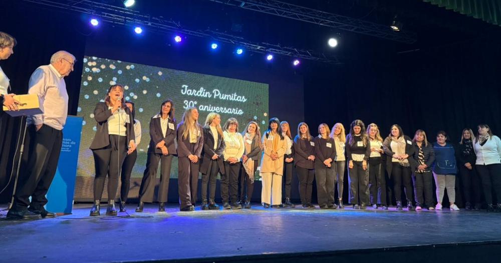 Con muchos invitados que tuvieron que ver con las tres décadas de la institución educativa