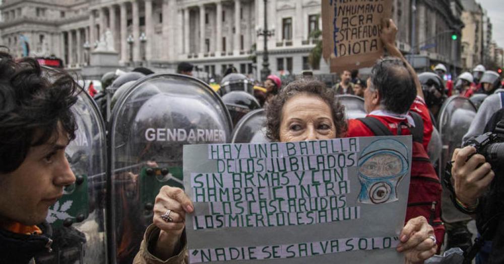 A pedido del FMI el Gobierno buscaraacute subir la edad jubilatoria 