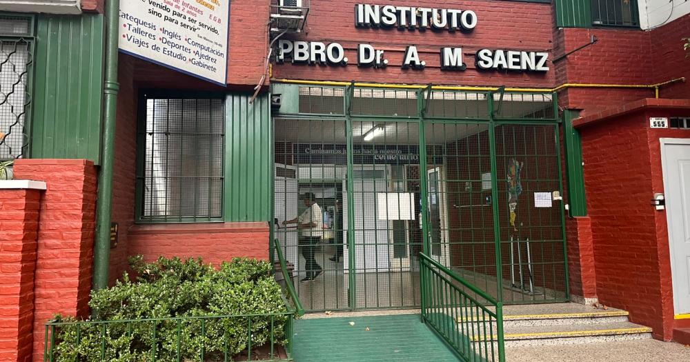 La institución comenzó como un colegio parroquial- se fundó el 25 de mayo de 1925