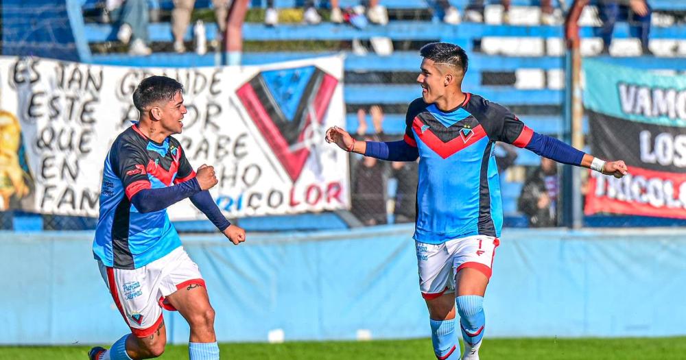 Golazo de Cañete de tiro libre para la victoria de Brown