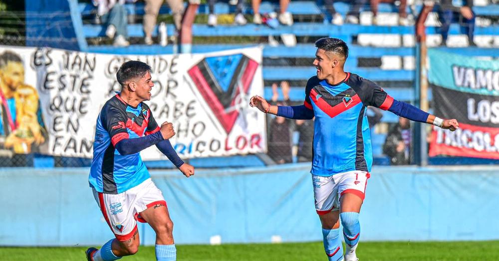 Golazo de Cañete de tiro libre para la victoria de Brown