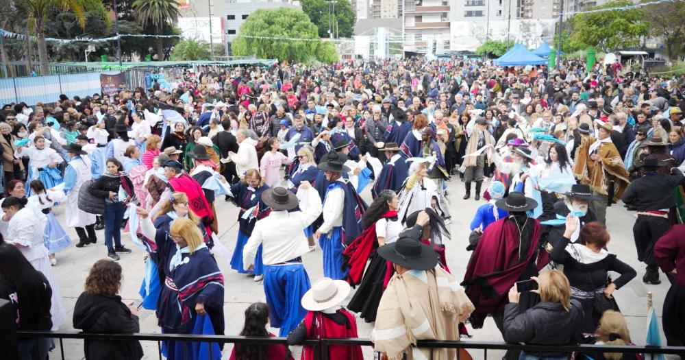 Festejo popular desde el mediodía