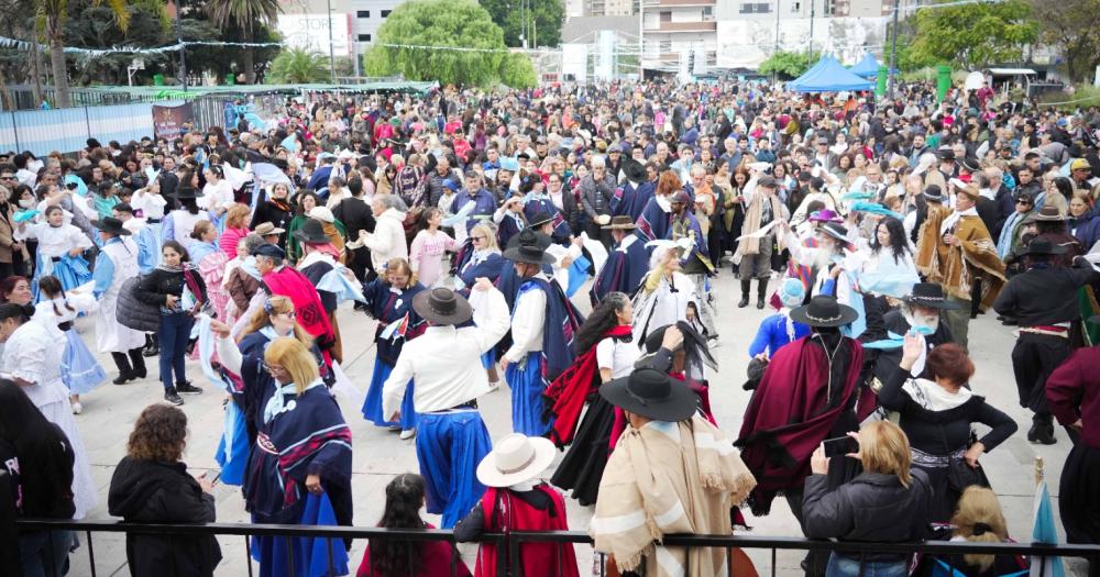 Festejo popular desde el mediodía