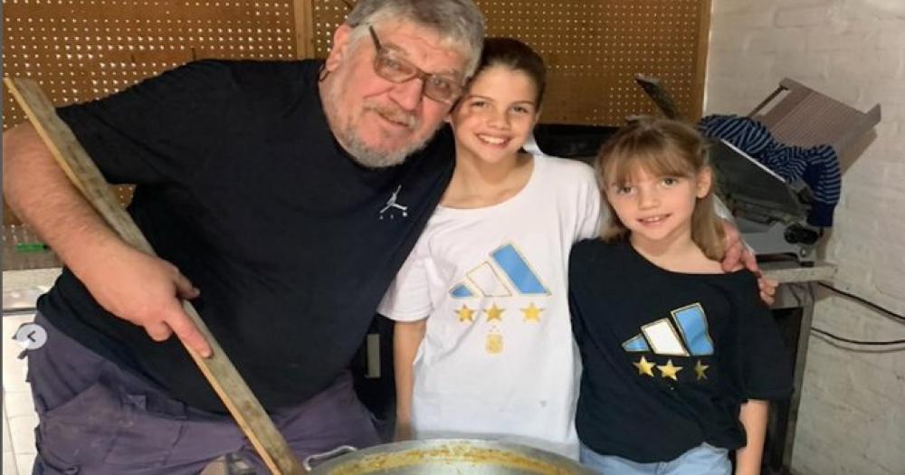 Juan Carlos Icardi con sus nietas